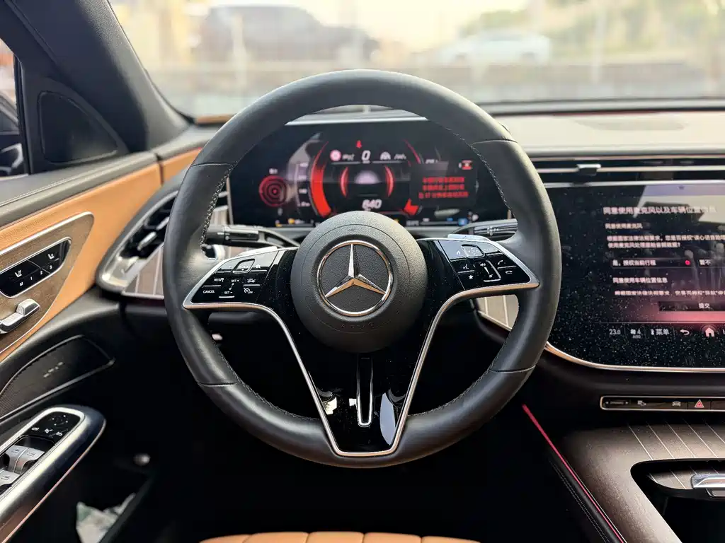 Mercedes-Benz E-Class — миниатюра 6
