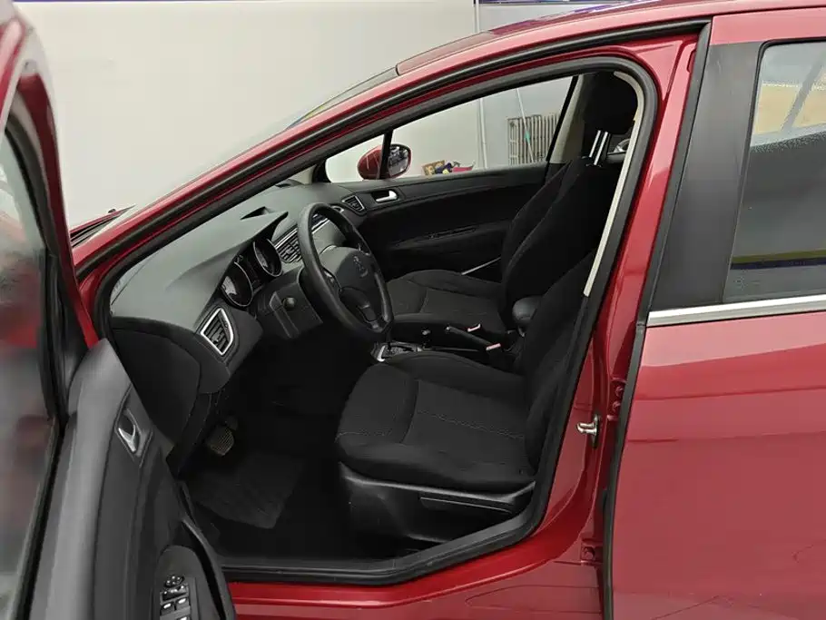 Peugeot 308 — миниатюра 9