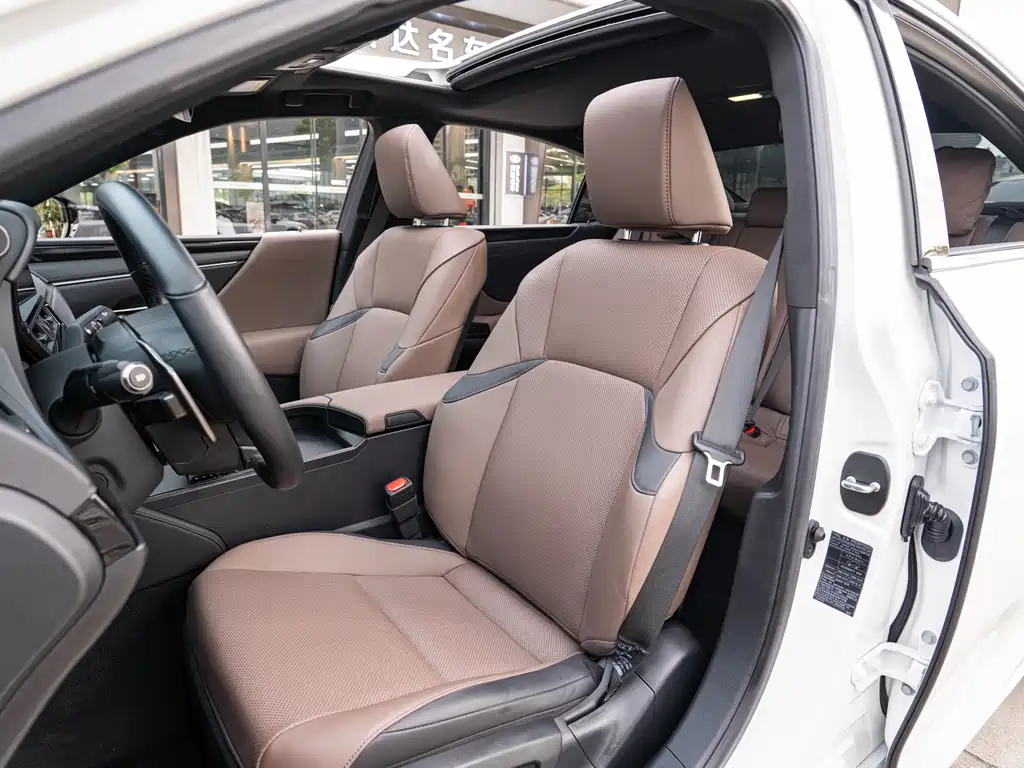 Lexus ES — миниатюра 11