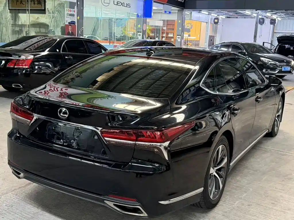 Lexus LS — миниатюра 4