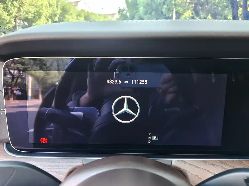 Mercedes-Benz E-Class — миниатюра 7