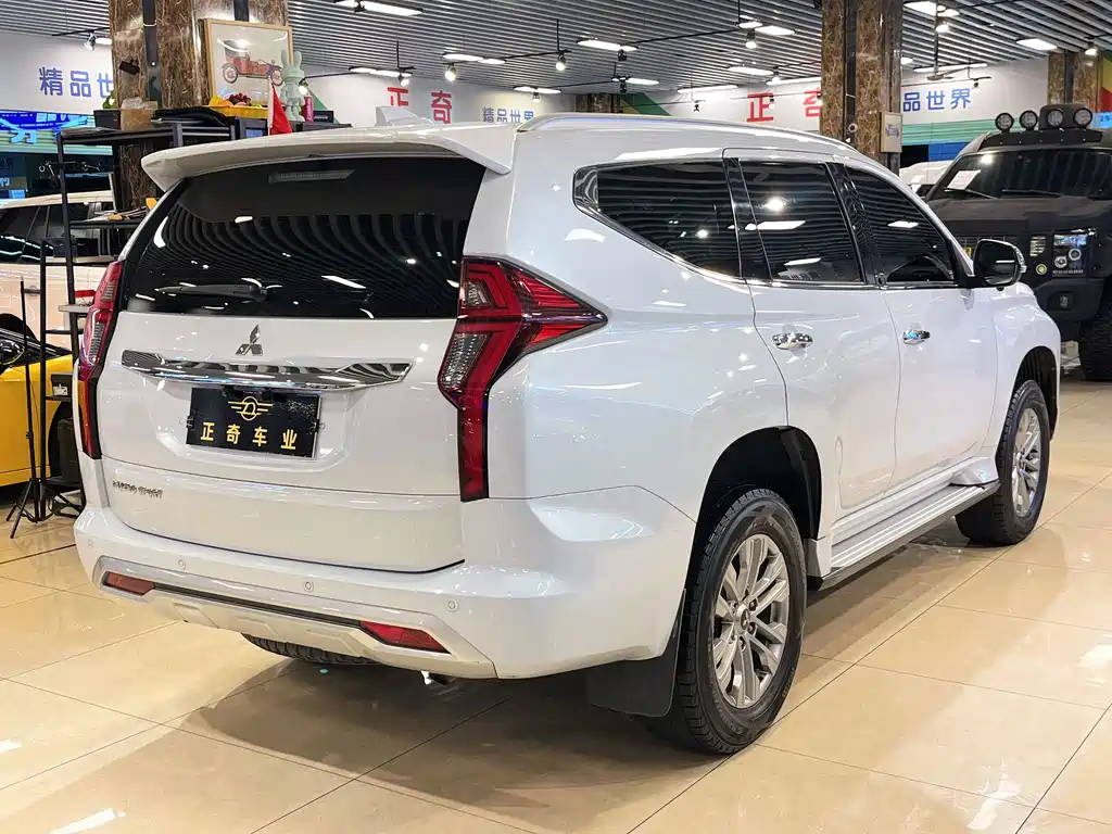 Mitsubishi Pajero Sport (Import) — миниатюра 4