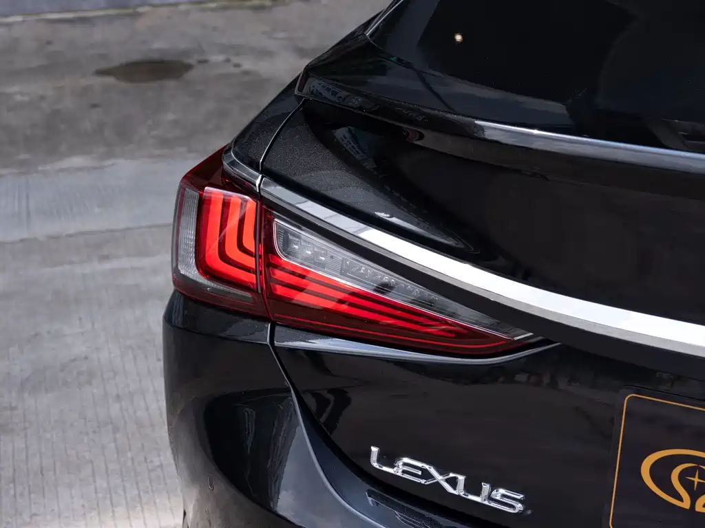 Lexus ES — миниатюра 7