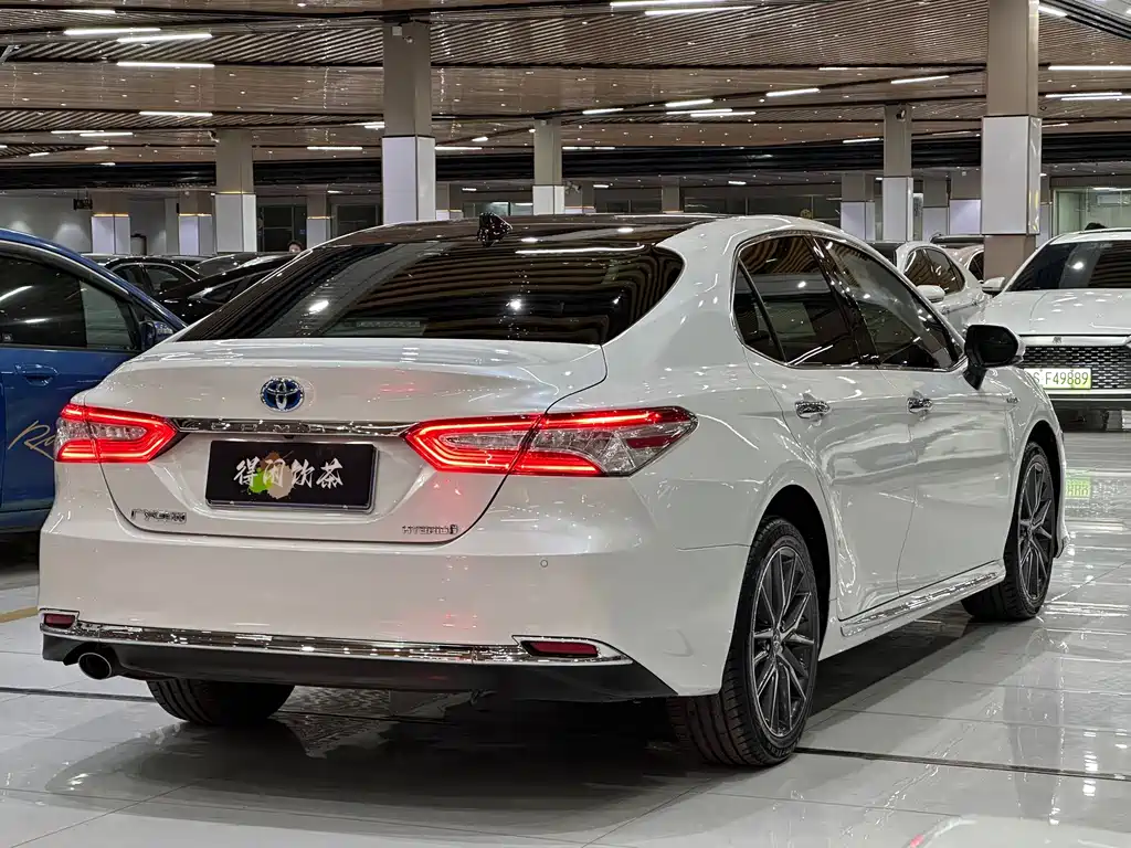 Toyota Camry — миниатюра 23