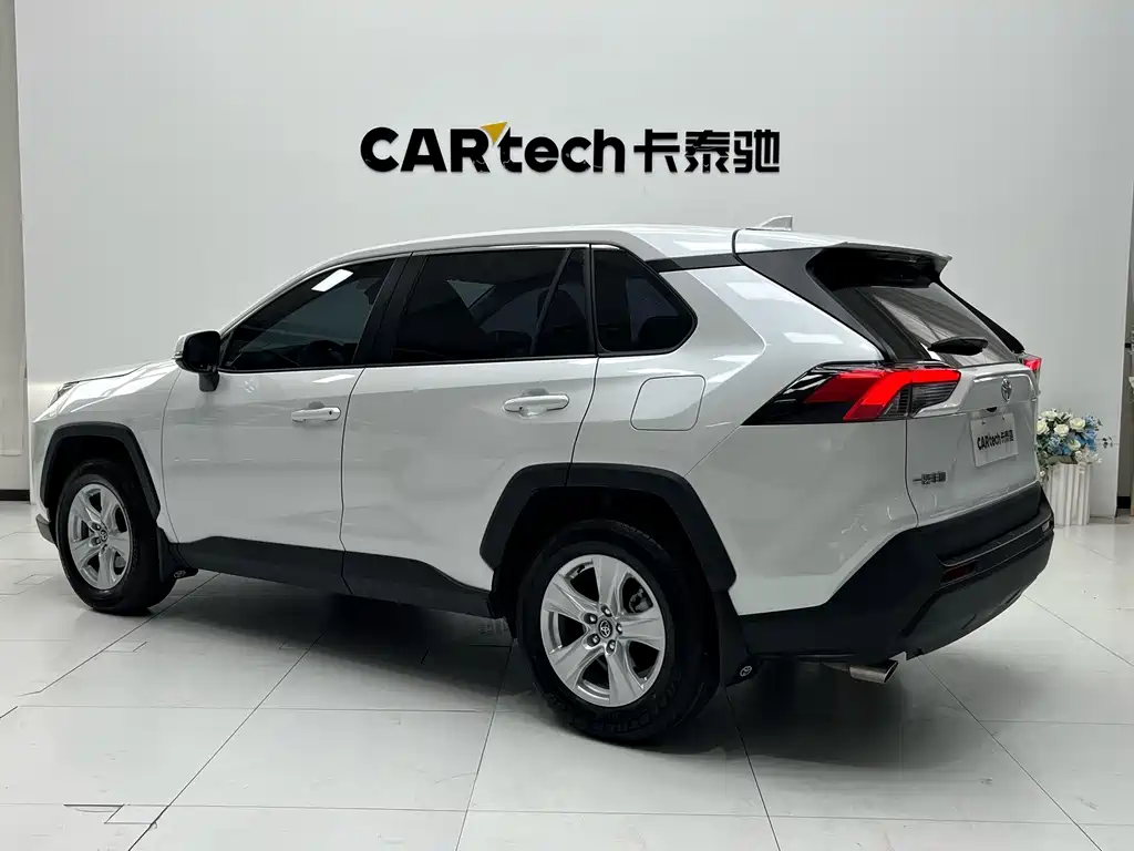 Toyota RAV4 — миниатюра 9