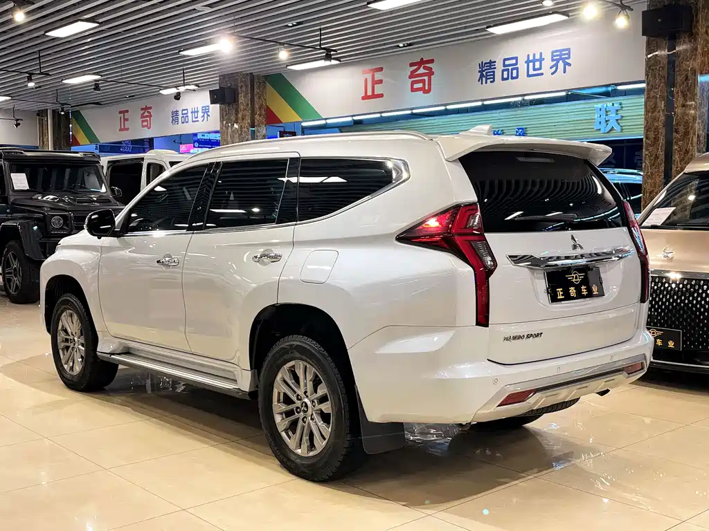 Mitsubishi Pajero Sport (Import) — миниатюра 6