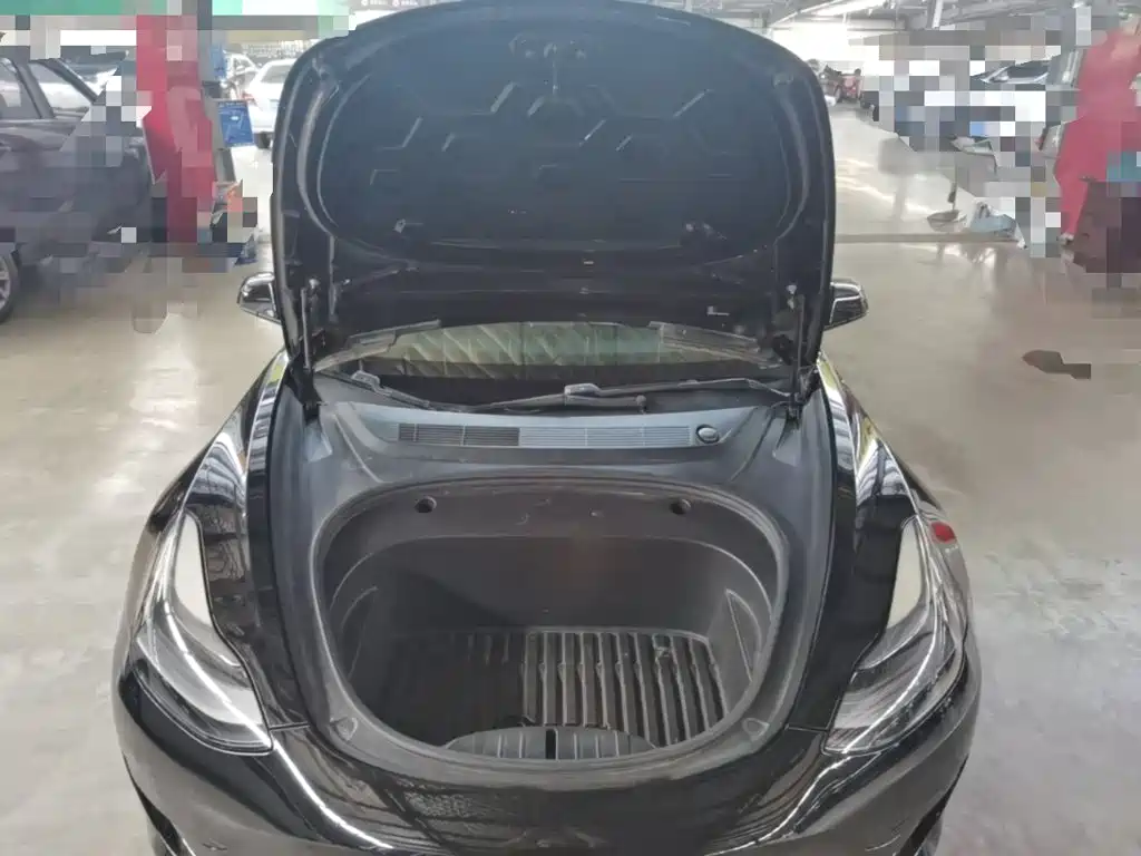 Tesla Model 3 — миниатюра 16