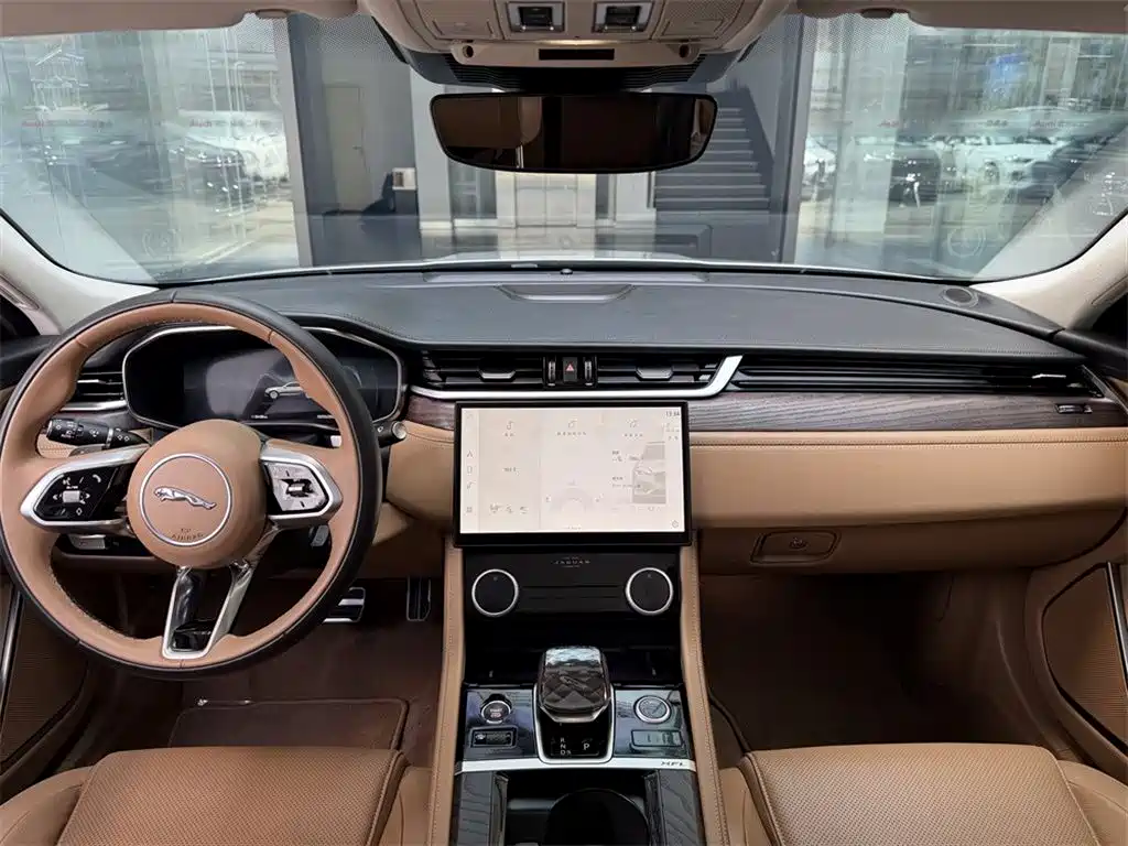 Jaguar XFL 2025 2.0T P250 Premium Luxury