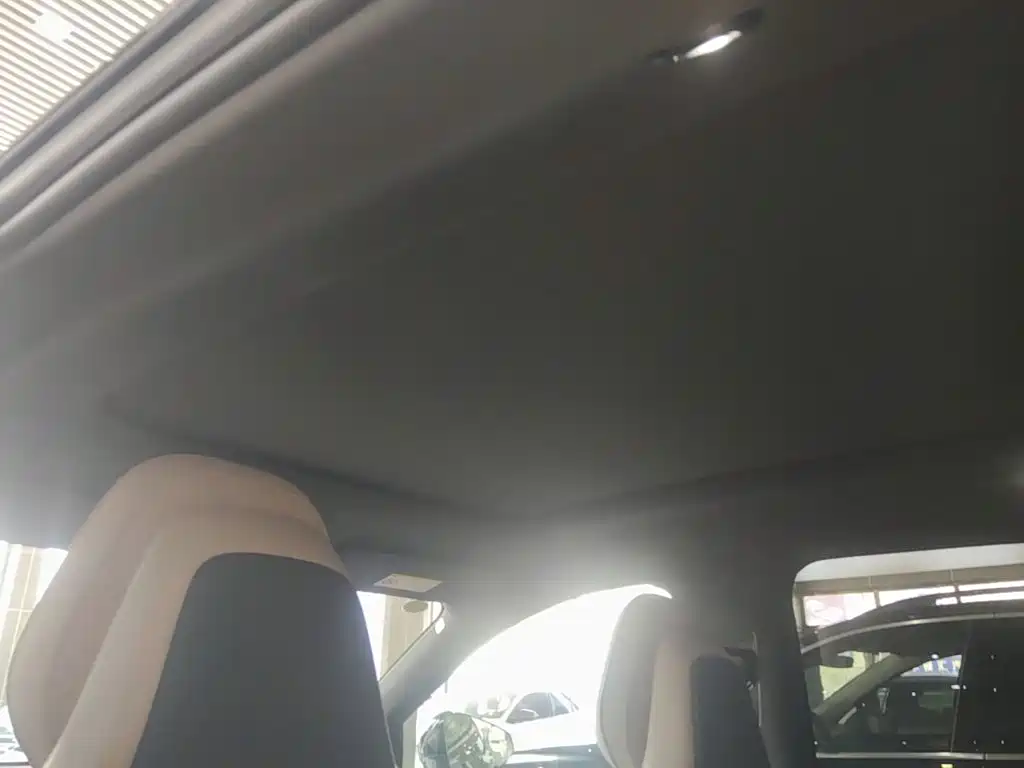 Volvo XC70 PHEV — миниатюра 18