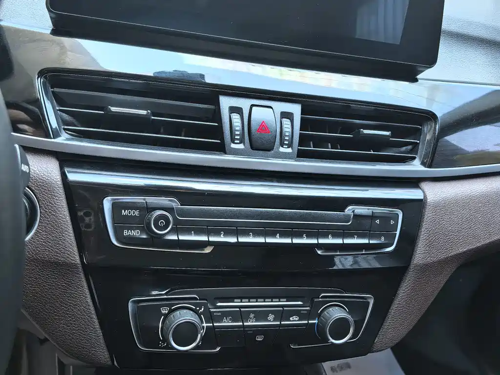 BMW X1 - фото 12