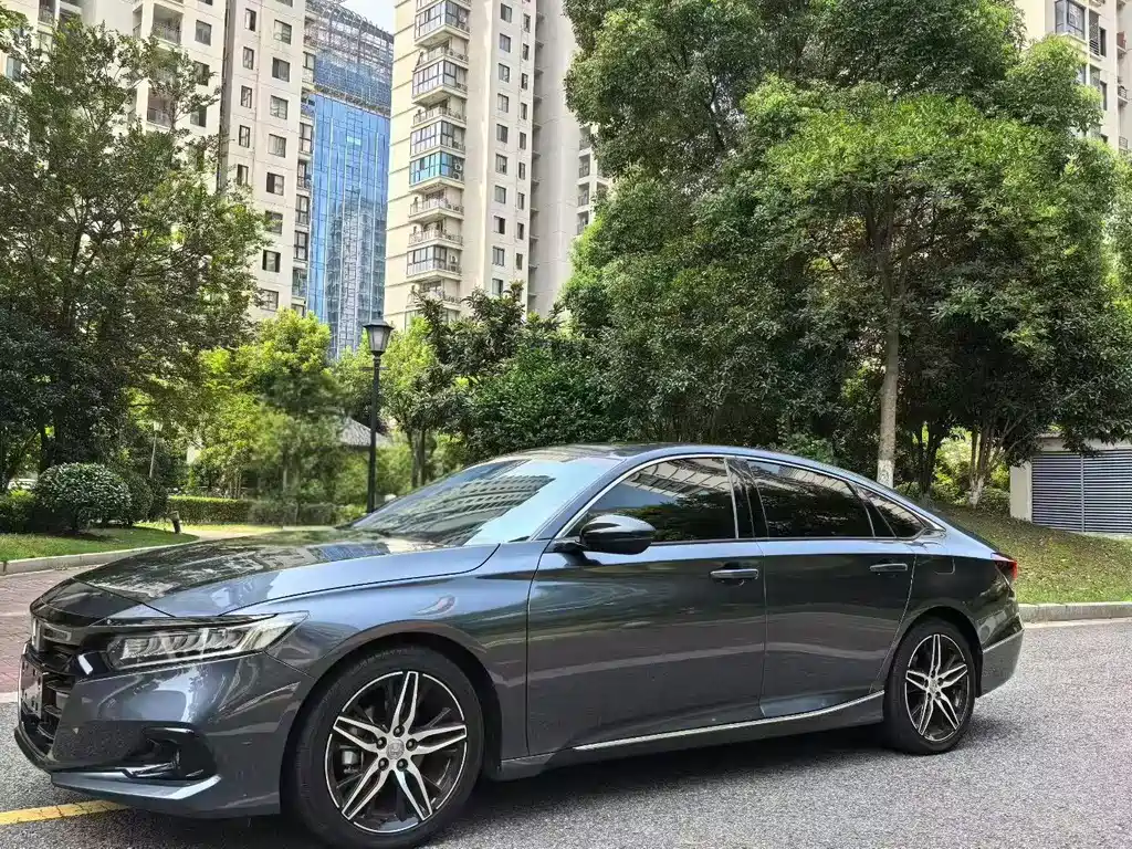 Honda Accord 2022 260TURBO Night Vision · Premium Edition