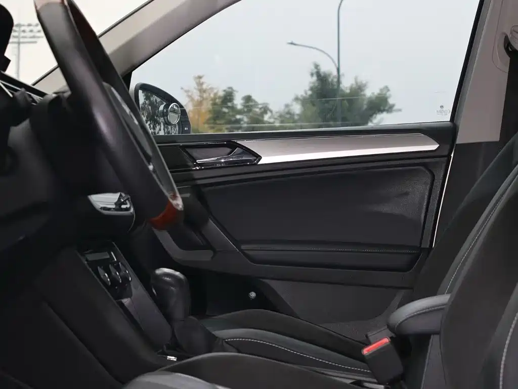 Volkswagen Tiguan L — миниатюра 4