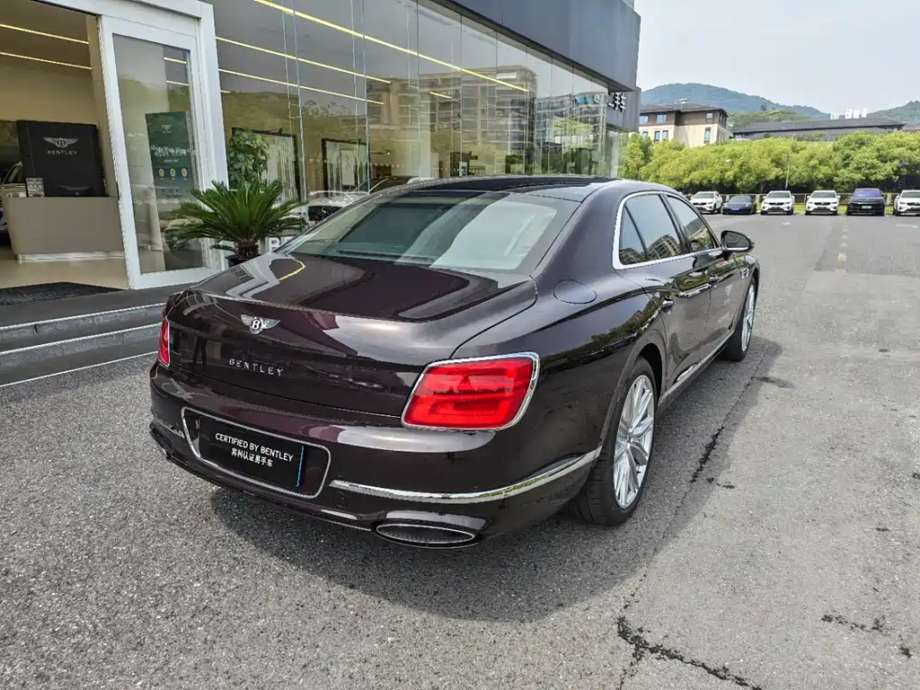 Bentley Flying Spur PHEV — миниатюра 4
