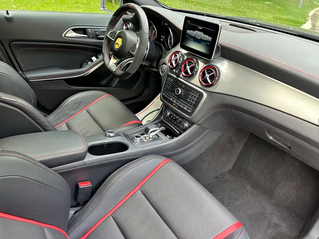 Mercedes-Benz GLA AMG — миниатюра 13