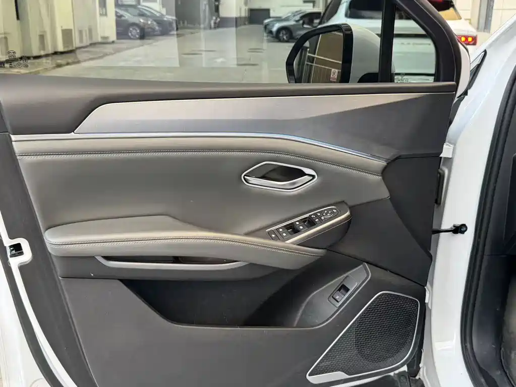 BYD L DM-i — миниатюра 8