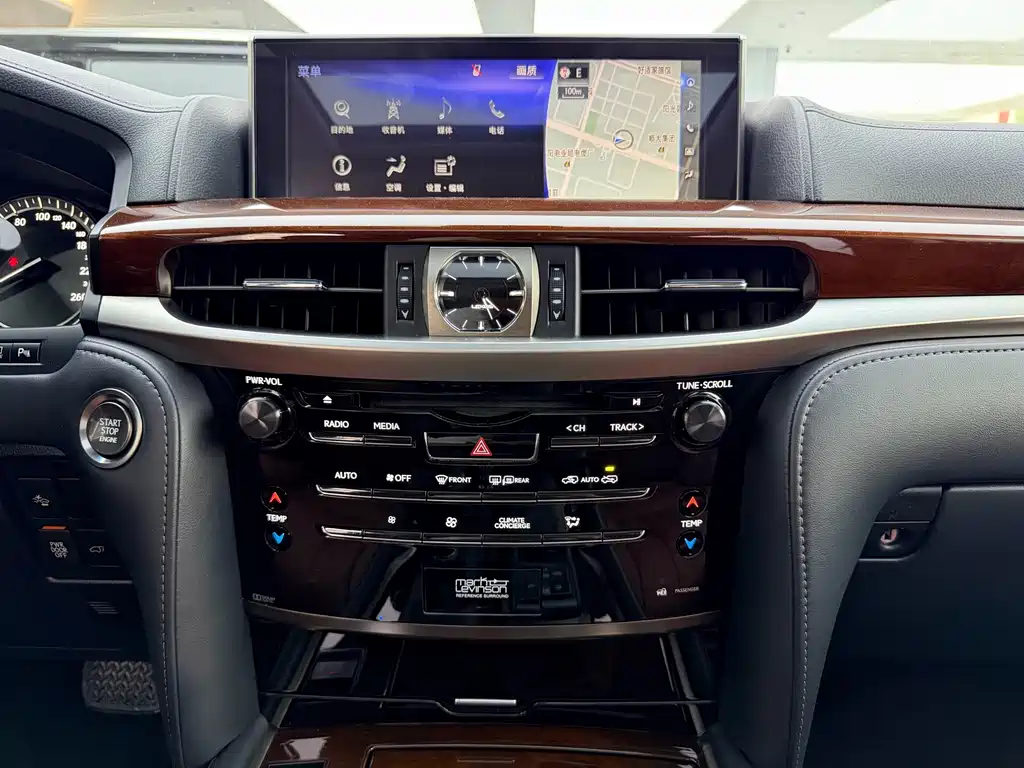 Lexus LX — миниатюра 9