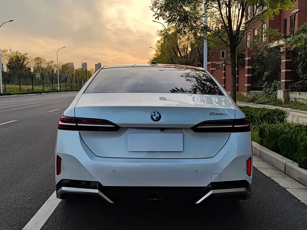 BMW 5 Series — миниатюра 36