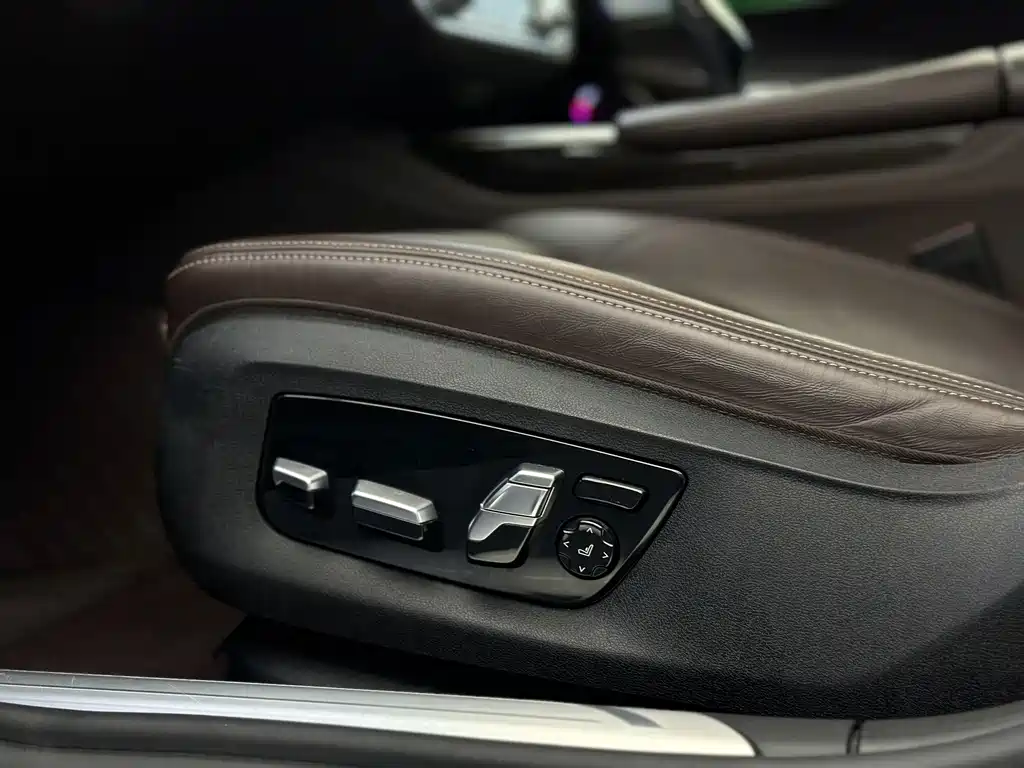 BMW 7 Series — миниатюра 31