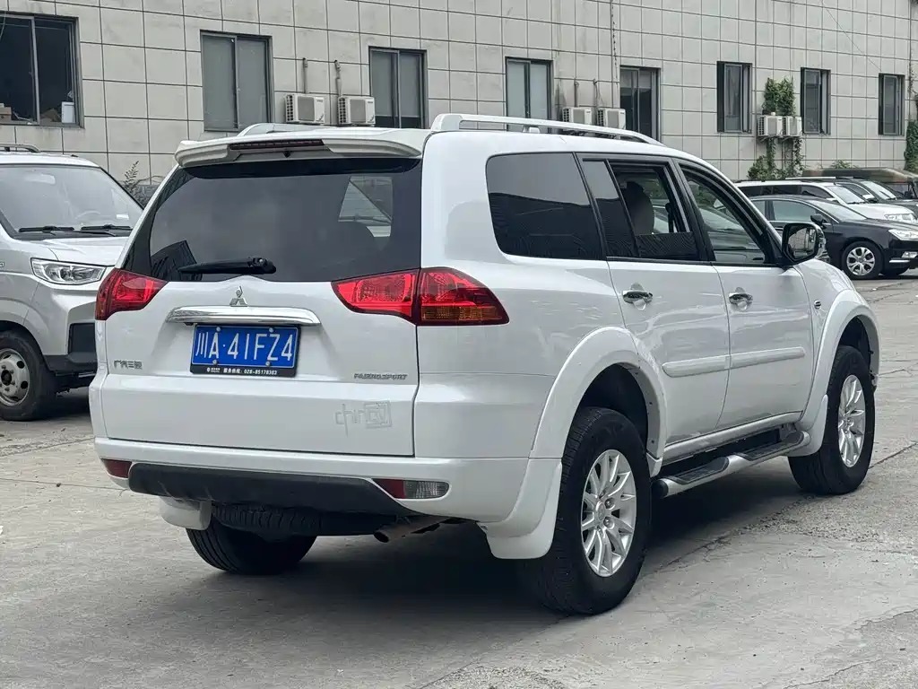 Mitsubishi Pajero Sport — миниатюра 4
