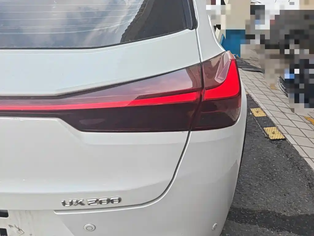 Lexus UX — миниатюра 8