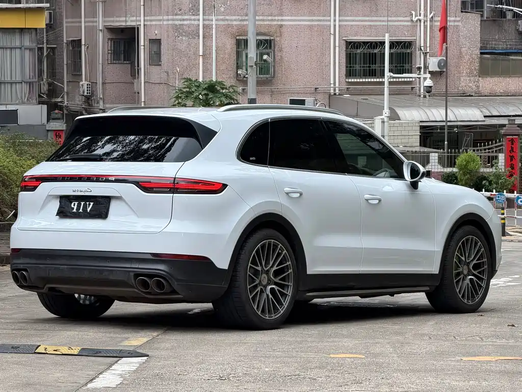 Porsche Cayenne — миниатюра 9