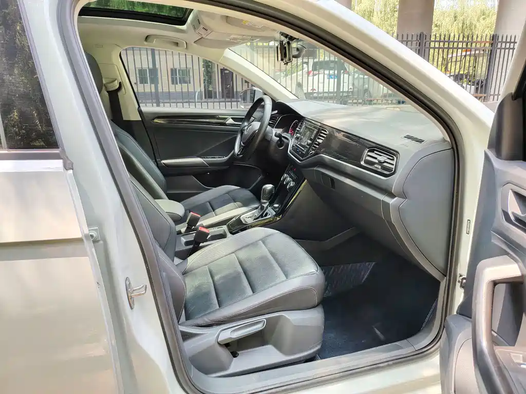 Volkswagen T-Roc — миниатюра 9