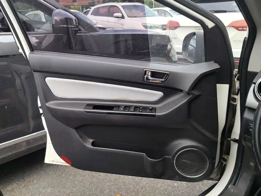 BAIC New Energy EC5 — миниатюра 7