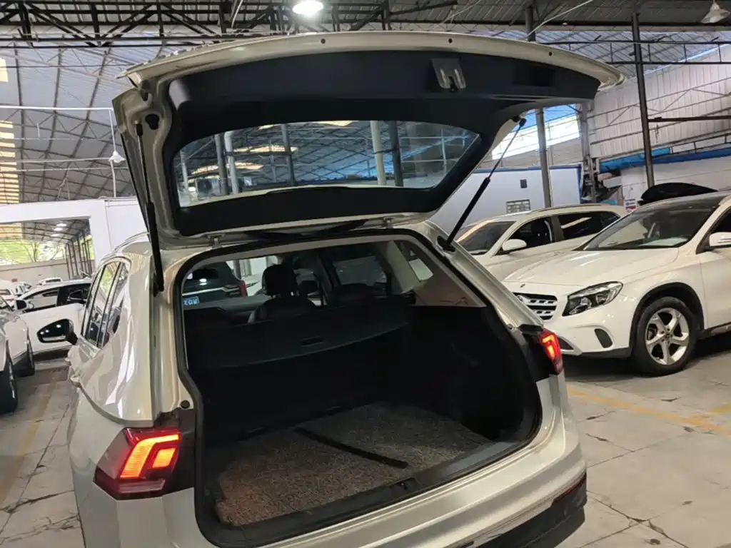 Volkswagen Tiguan L — миниатюра 19