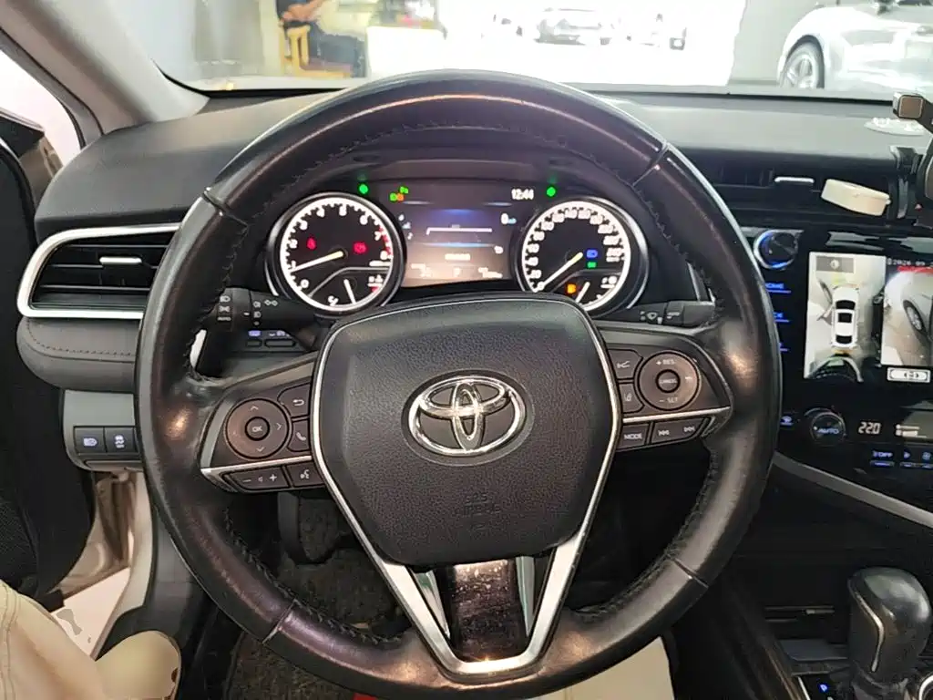 Toyota Camry — миниатюра 11