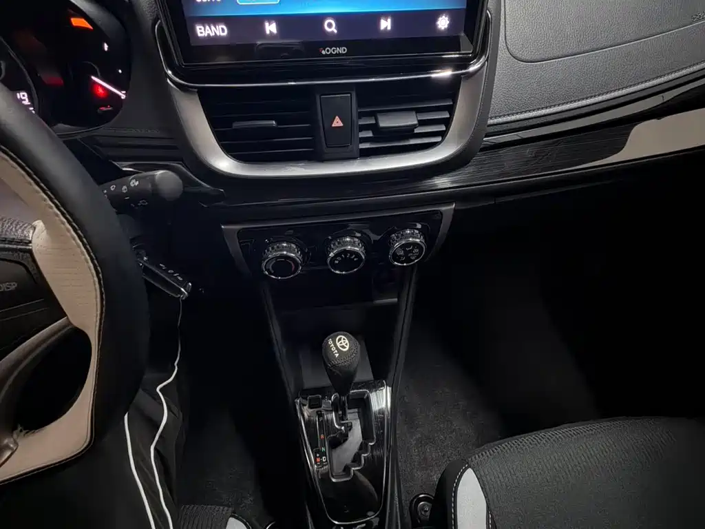 Toyota Yaris L — миниатюра 13