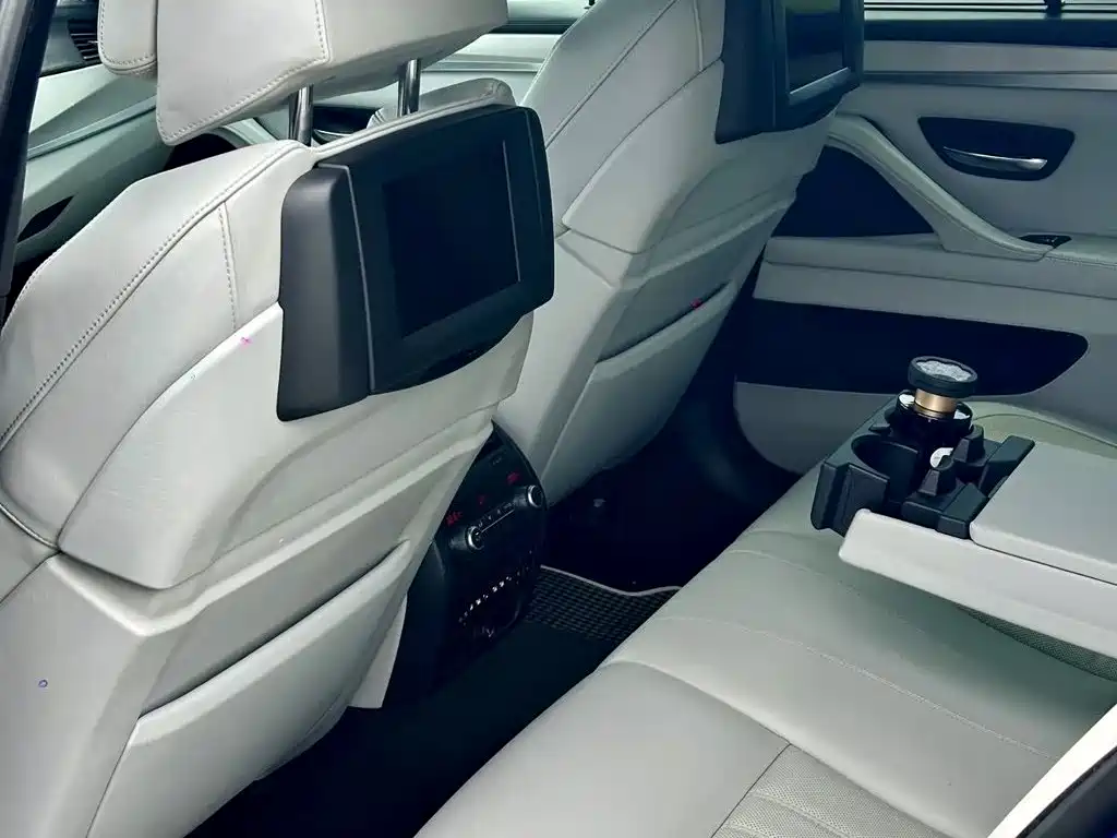 BMW M5 — миниатюра 8