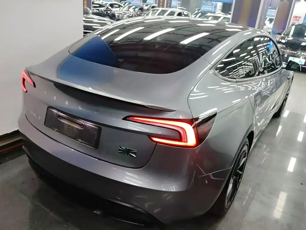 Tesla Model 3 — миниатюра 7