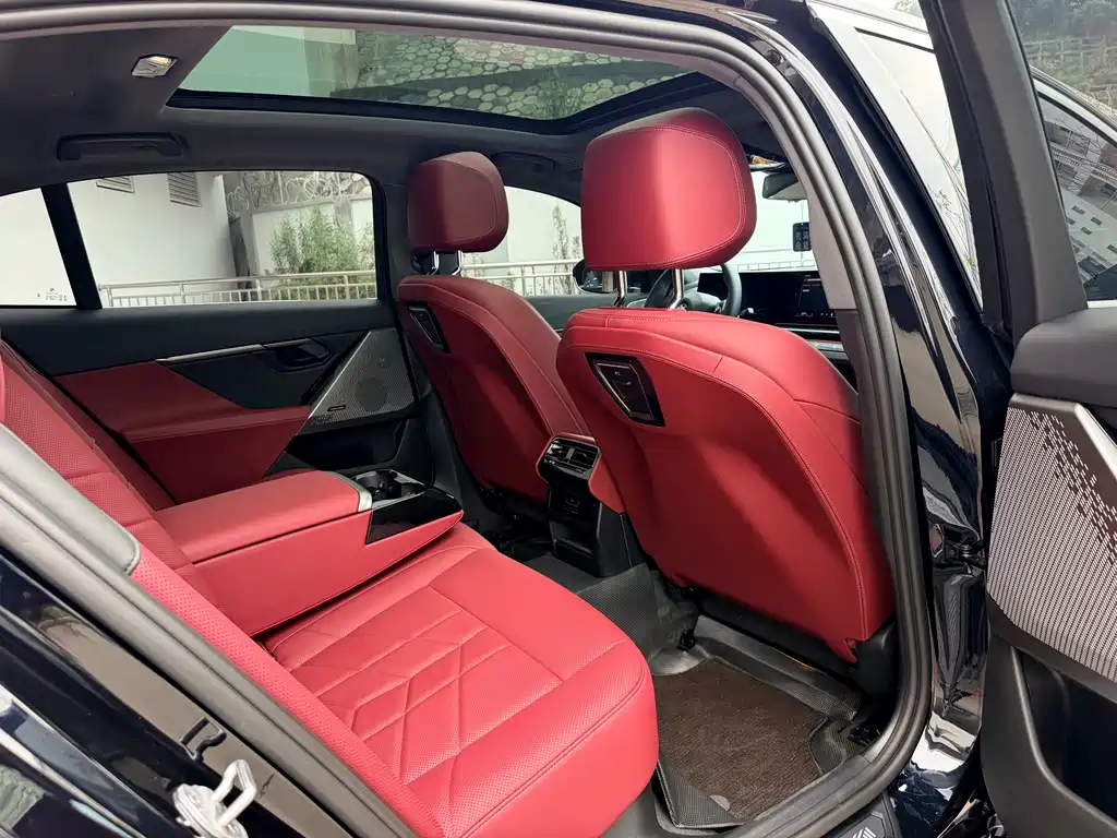 BMW 5 Series — миниатюра 12