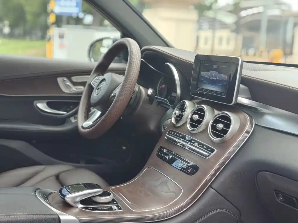 Mercedes-Benz GLC — миниатюра 11