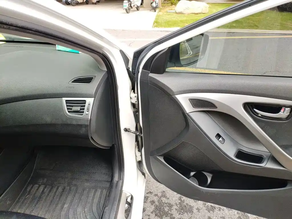 Hyundai Elantra Langdong — миниатюра 20
