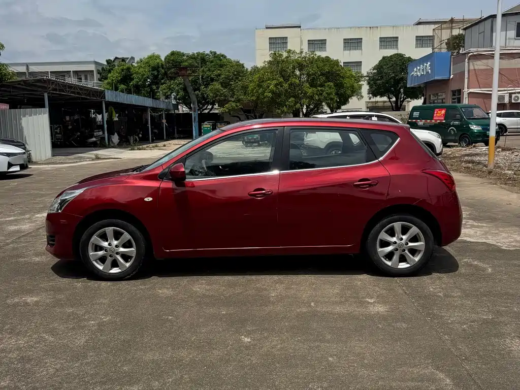 Nissan Tiida — миниатюра 6