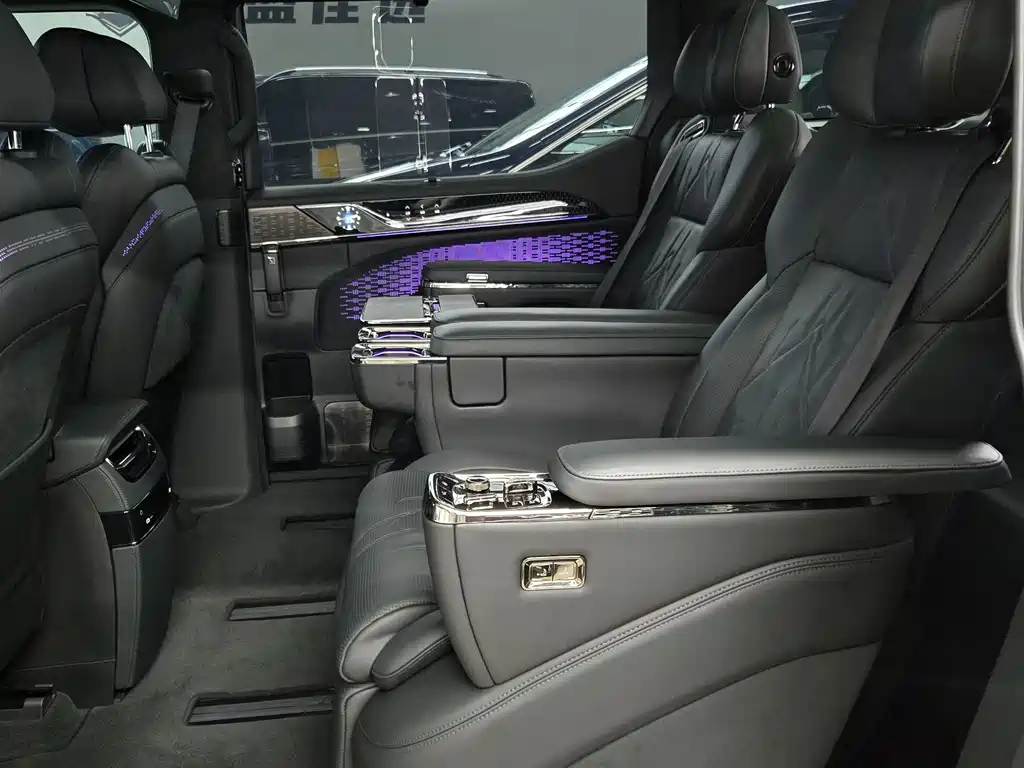 Zeekr 009 2024 мест Executive 108kWh