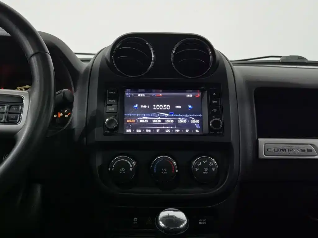 Jeep Compass (Import) — миниатюра 12