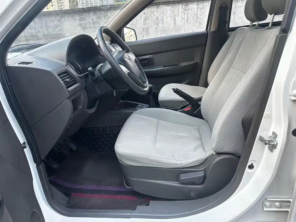 Wuling Hongguang — миниатюра 4