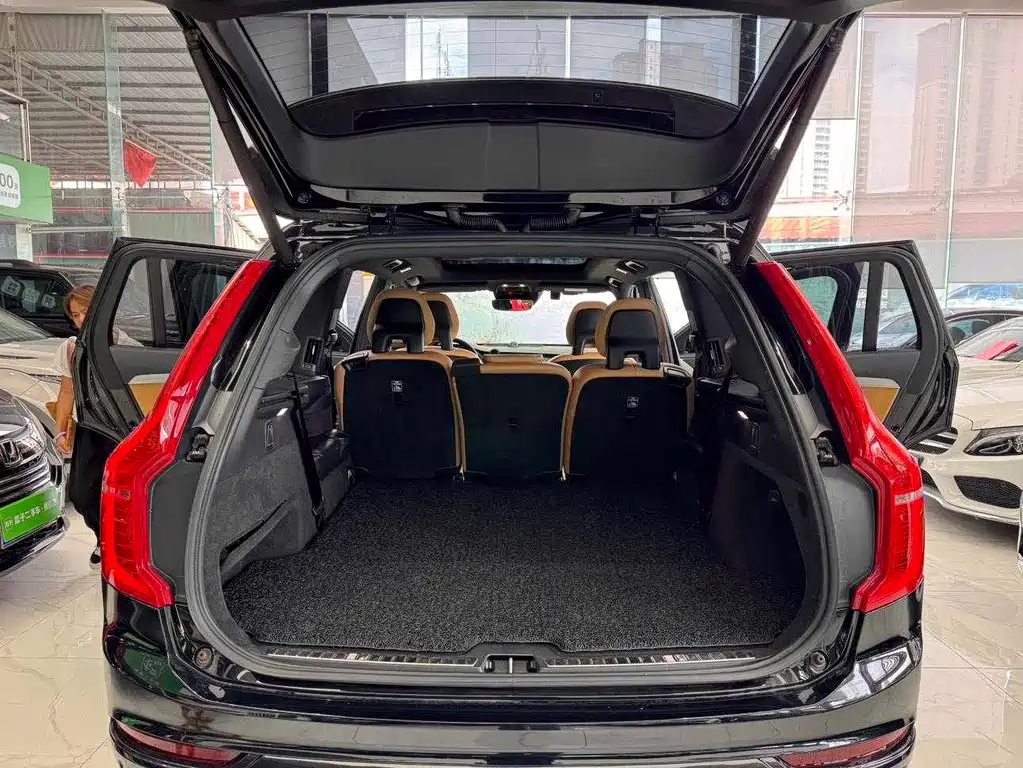 Volvo XC90 — миниатюра 31