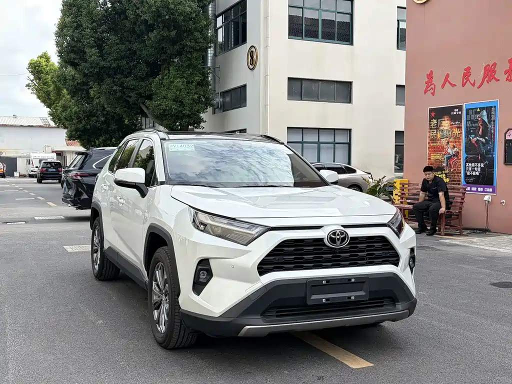 Toyota RAV4 — миниатюра 3