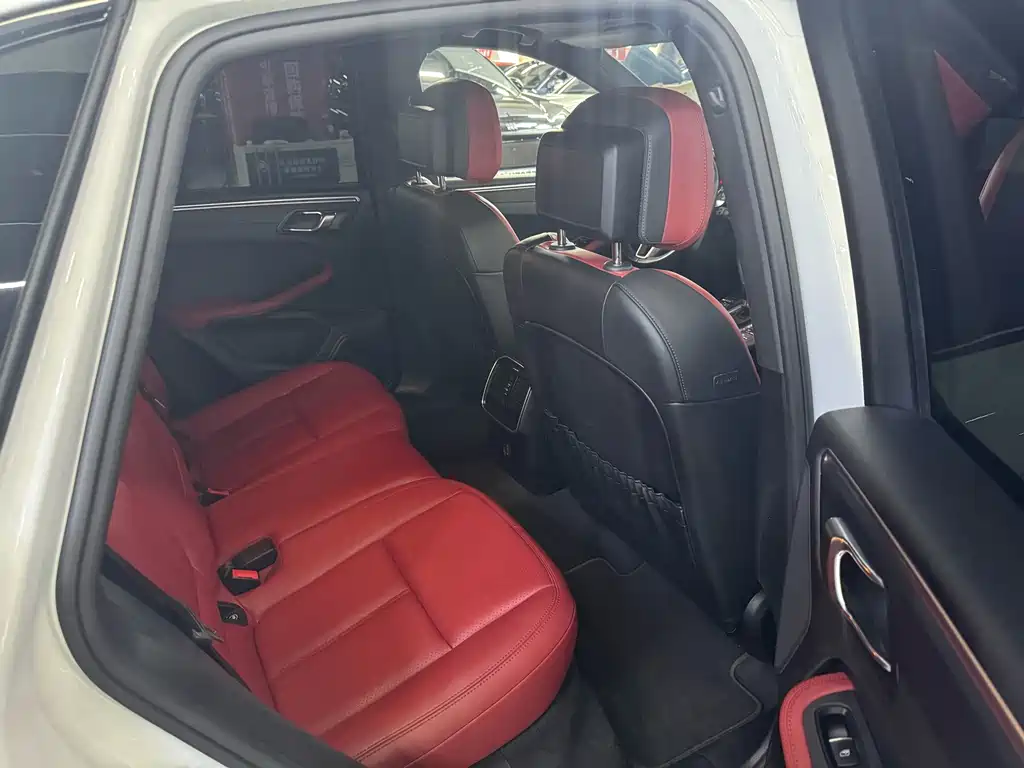 Porsche Macan — миниатюра 4