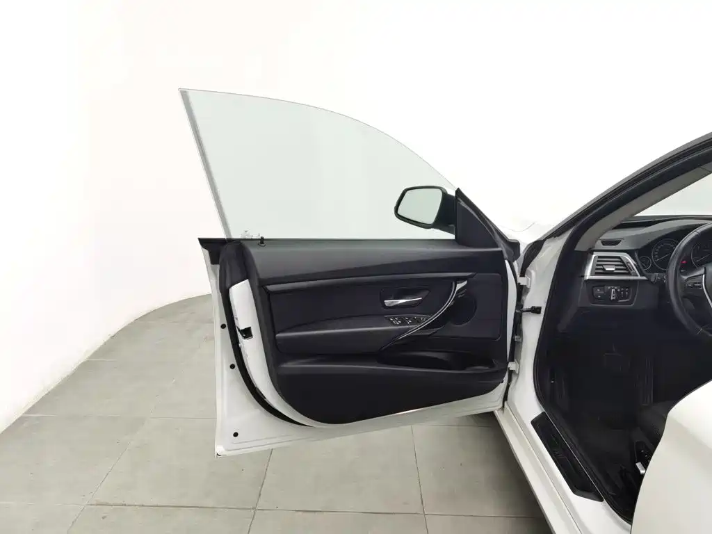 BMW 3 Series GT — миниатюра 8