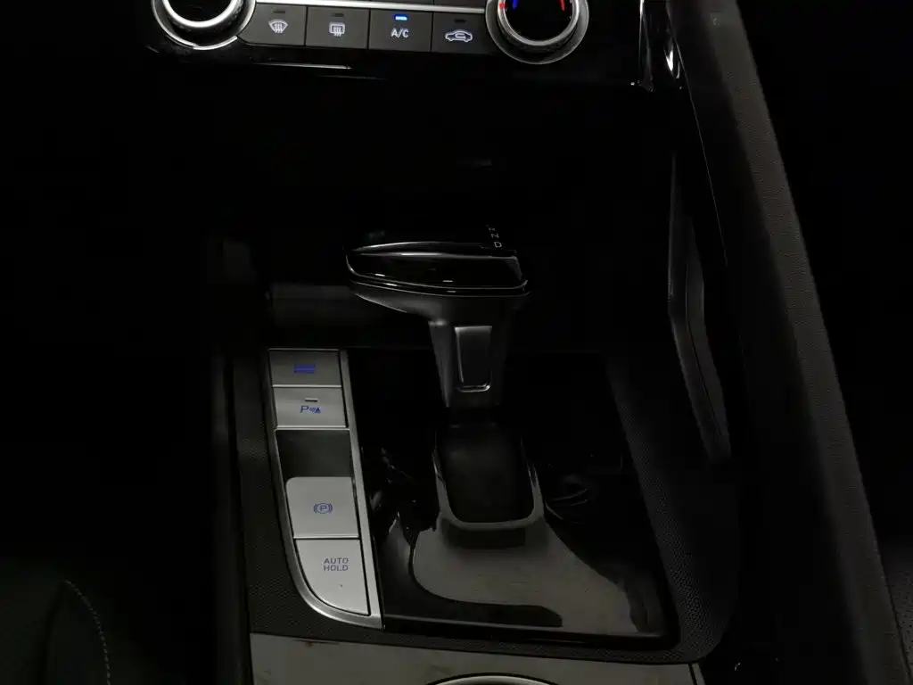 Hyundai Elantra — миниатюра 13