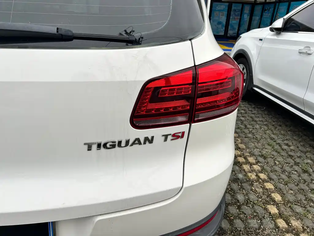 Volkswagen Tiguan 2015 1.8TSI AT