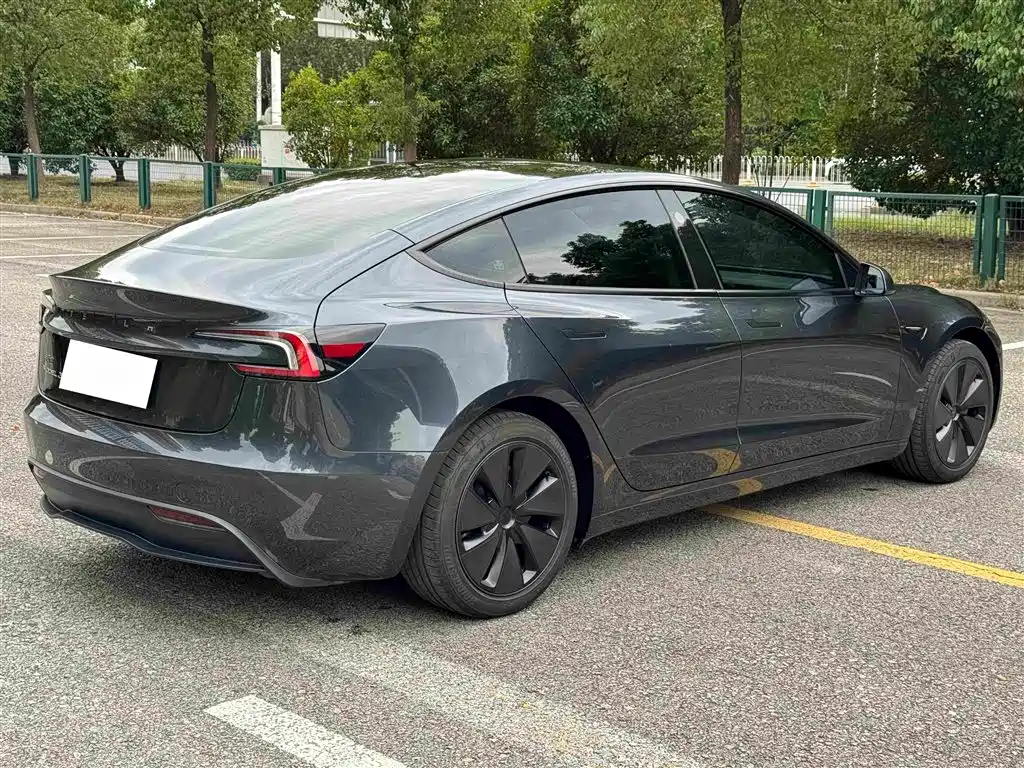 Tesla Model 3 — миниатюра 11