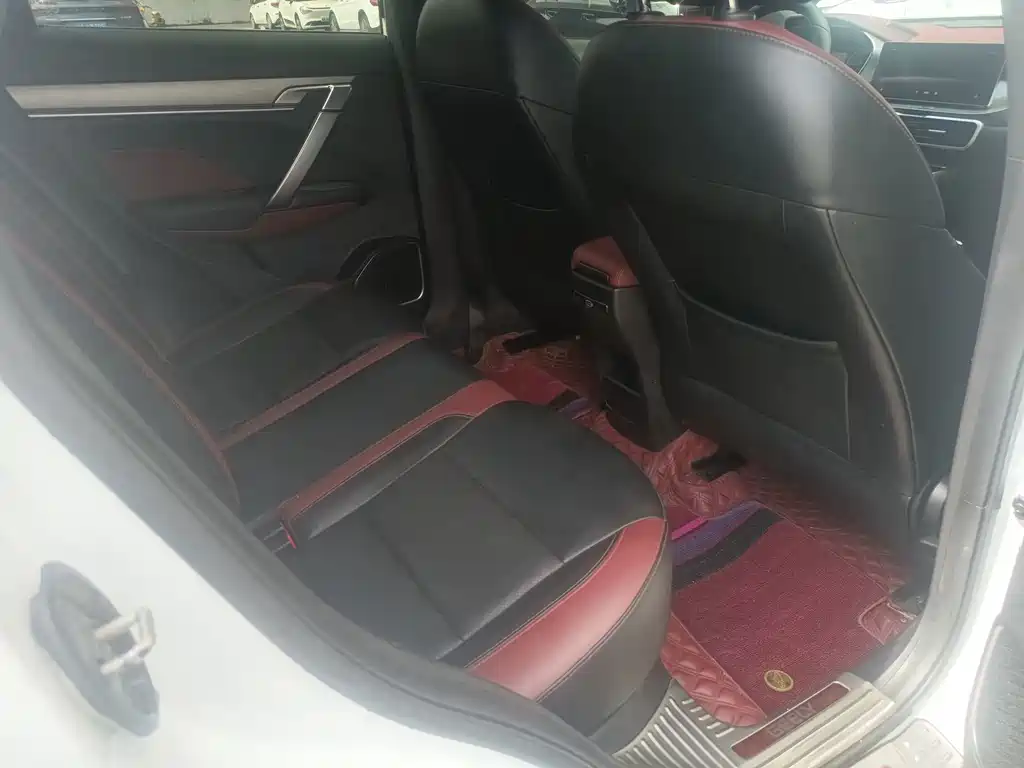 Geely Binyue — миниатюра 11