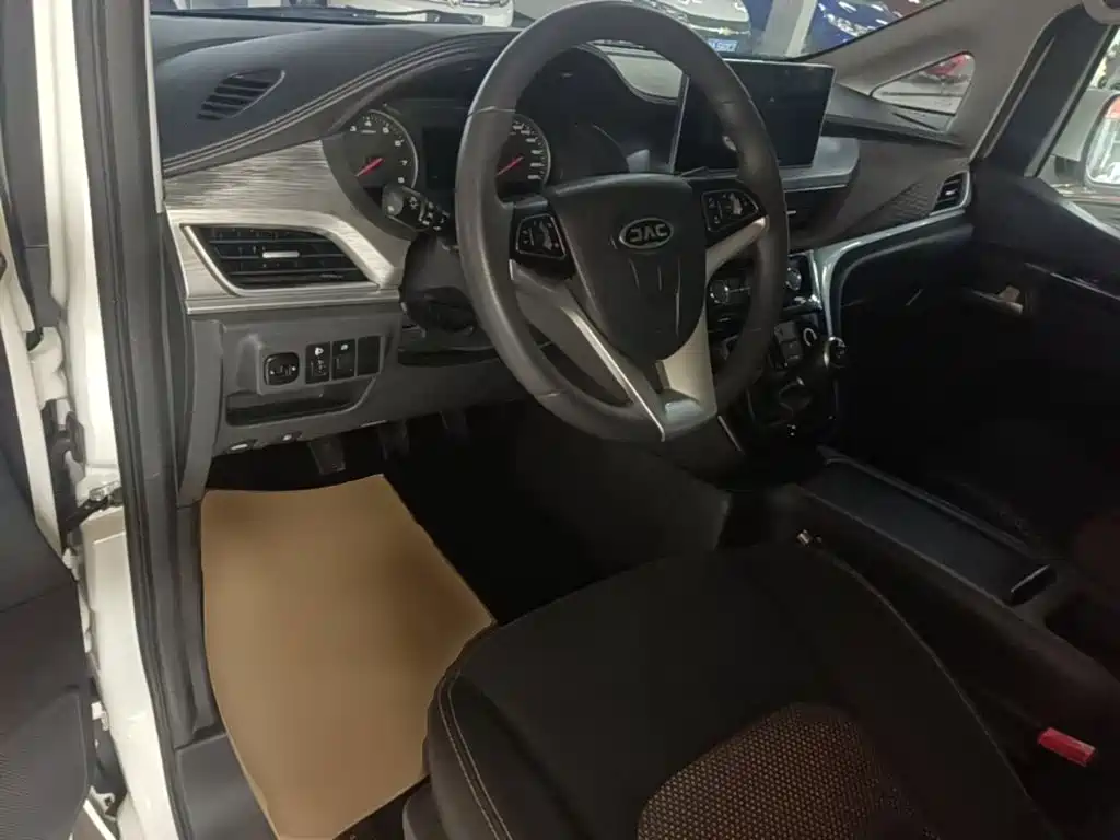 JAC RefineM3 M3 2023 PLUS 1.5T 7/8 мест Smart Connect