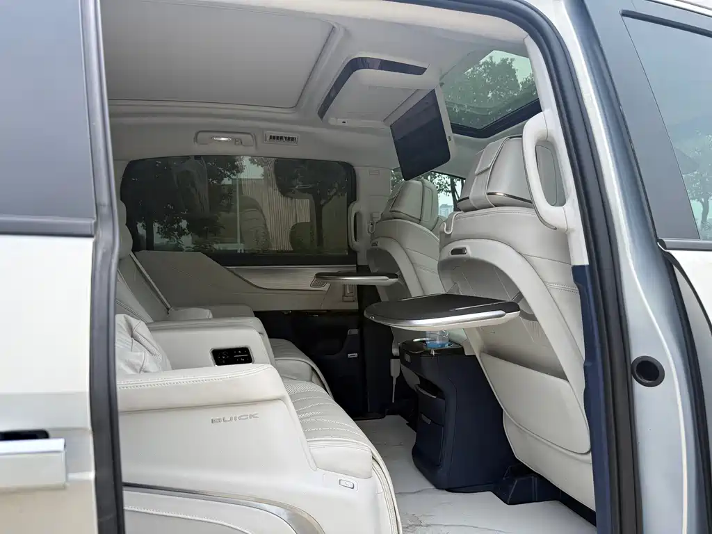Buick GL8 Hybrid — миниатюра 7