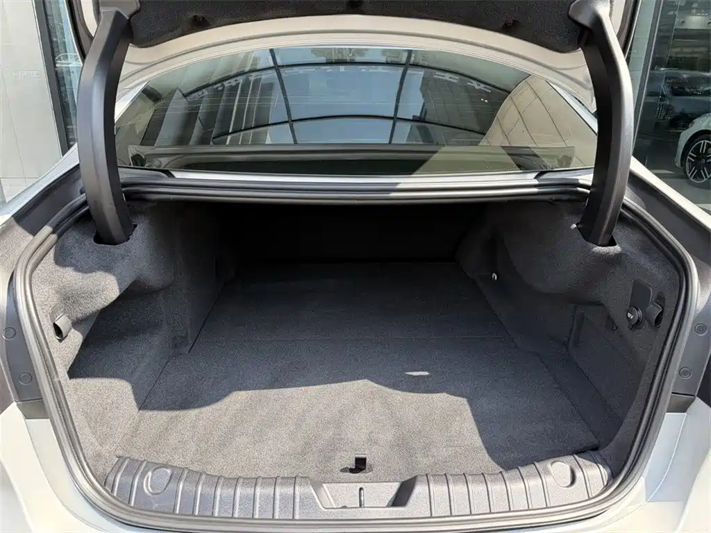 Jaguar XFL 2025 2.0T P250 Premium Luxury
